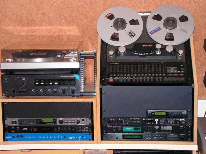 studio2.jpg (86042 bytes)